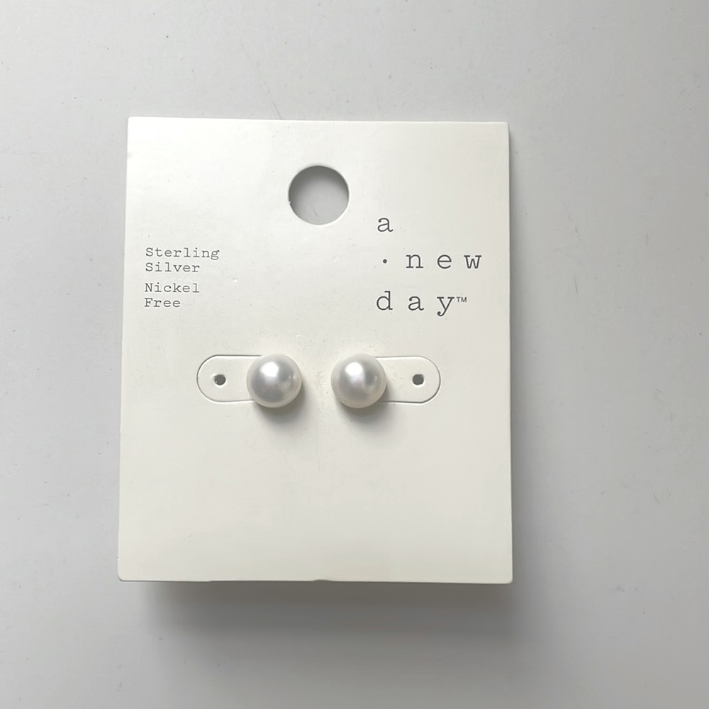 NWT- A New Day Pearl earrings